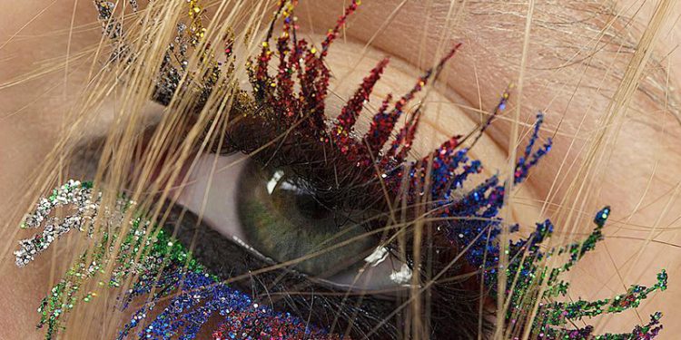 It’s Party Time!  สวย เผ็ชเว่อร์ ด้วย ขนตากลิตเตอร์วิบวับ