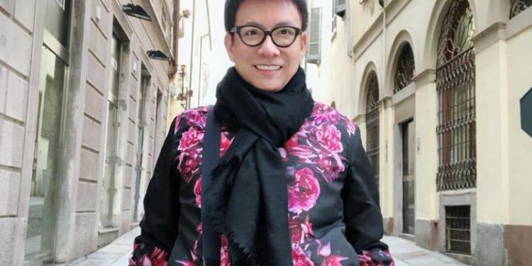 ตามส่องแฟชั่นสุดปังในต่างแดนของ ดร.สมศักดิ์ ชลาชล งานนี้ Fashion Week มีหนาว