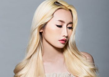 ขั้นตอนการปรับโคนผมดำธรรมชาติให้สว่างระดับ 11 ภายในครั้งเดียว