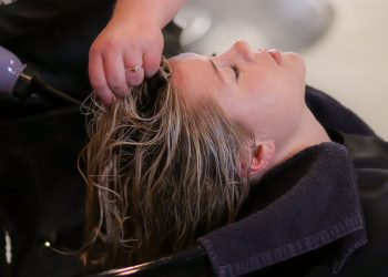 วิธีสระผมแบบง่ายๆ แค่สระผมก็สวย…ที่แท้วิธีสระผมที่ถูกต้องต้องทำแบบนี้!!