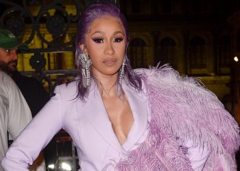 ส่องแฟชั่นแร็ปเปอร์สาวสุดฮอต Cardi B ในงาน Etam Live Show 2018