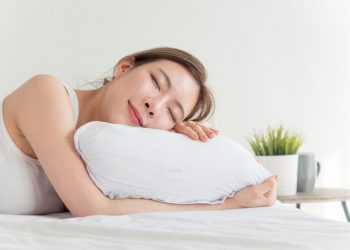 การ “หนุนหมอน” มีผลต่อความชุ่มชื่นของเส้นผม จริงหรือไม่!