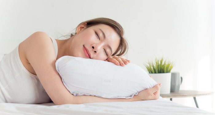 การ “หนุนหมอน” มีผลต่อความชุ่มชื่นของเส้นผม จริงหรือไม่!