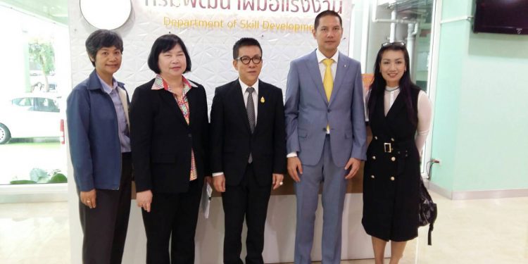 ดร.สมศักดิ์ ชลาชล เข้าพบ พล.ต.อ. อดุลย์ แสงสิงแก้ว รัฐมนตรีว่าการกระทรวงแรงงาน