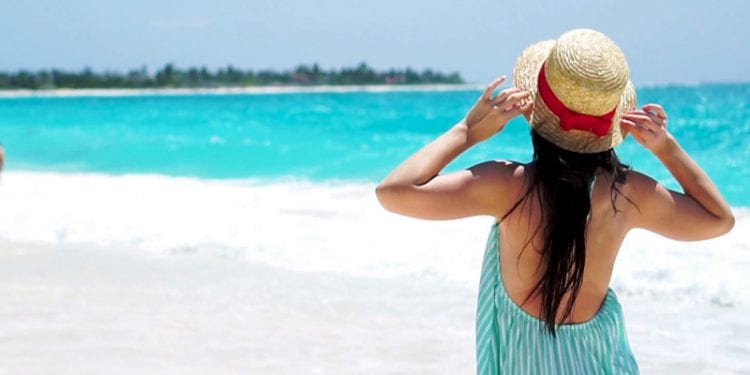 Beach Hair Tips เตรียมให้พร้อม!ก่อนลุยทะเล