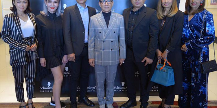 ดร.สมศักดิ์ ชลาชล ประธานกรรมการชลาชล กรุ๊ป บรรยาย “DIGITAL DISRUPTION FOR HAIRDRESSER”