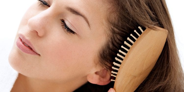 หวีผม 100 ครั้ง ผมสวยสุขภาพดีจริงหรือไม่?