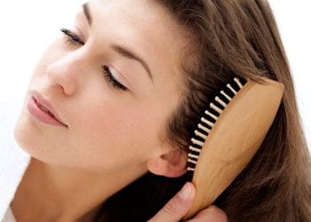 หวีผม 100 ครั้ง ผมสวยสุขภาพดีจริงหรือไม่?